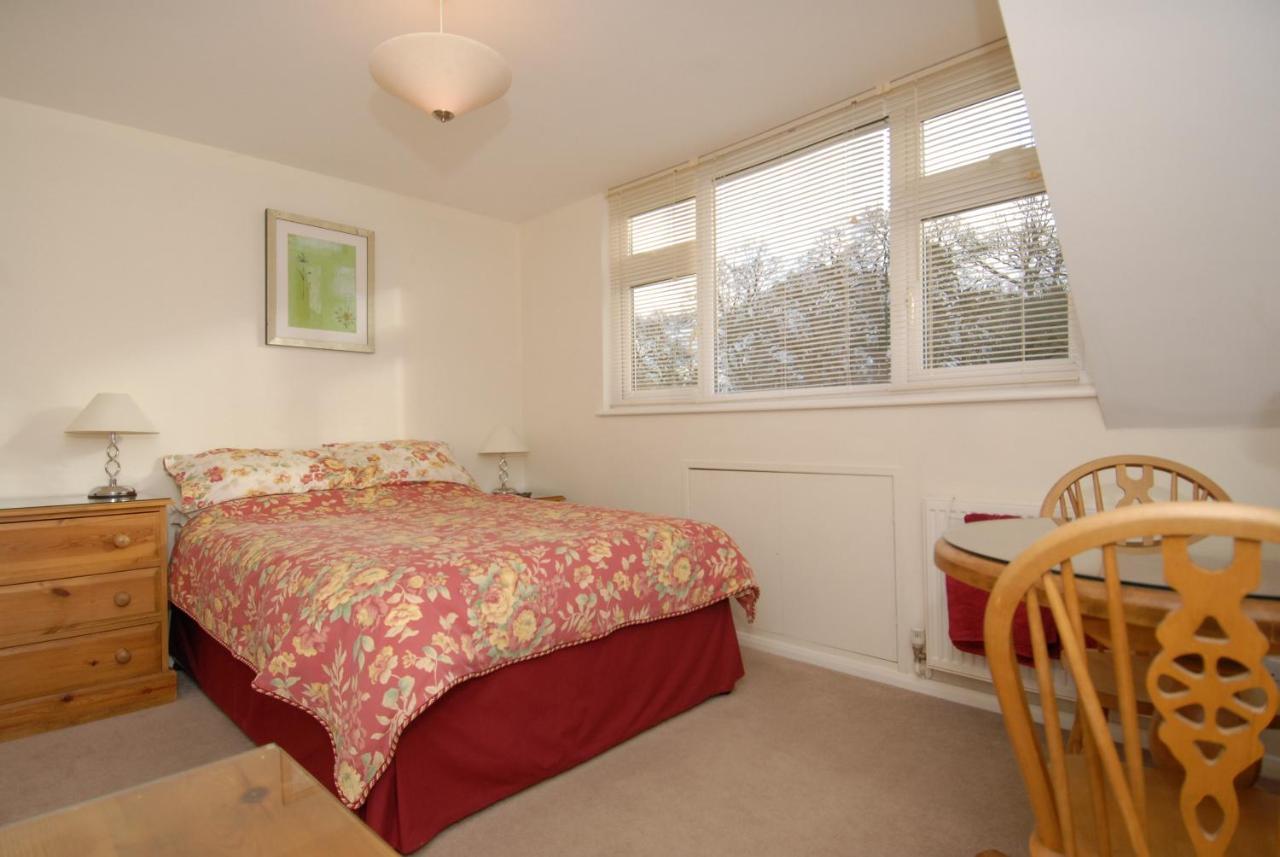 Abacus Bed And Breakfast, Blackwater, Hampshire Camberley Exterior photo