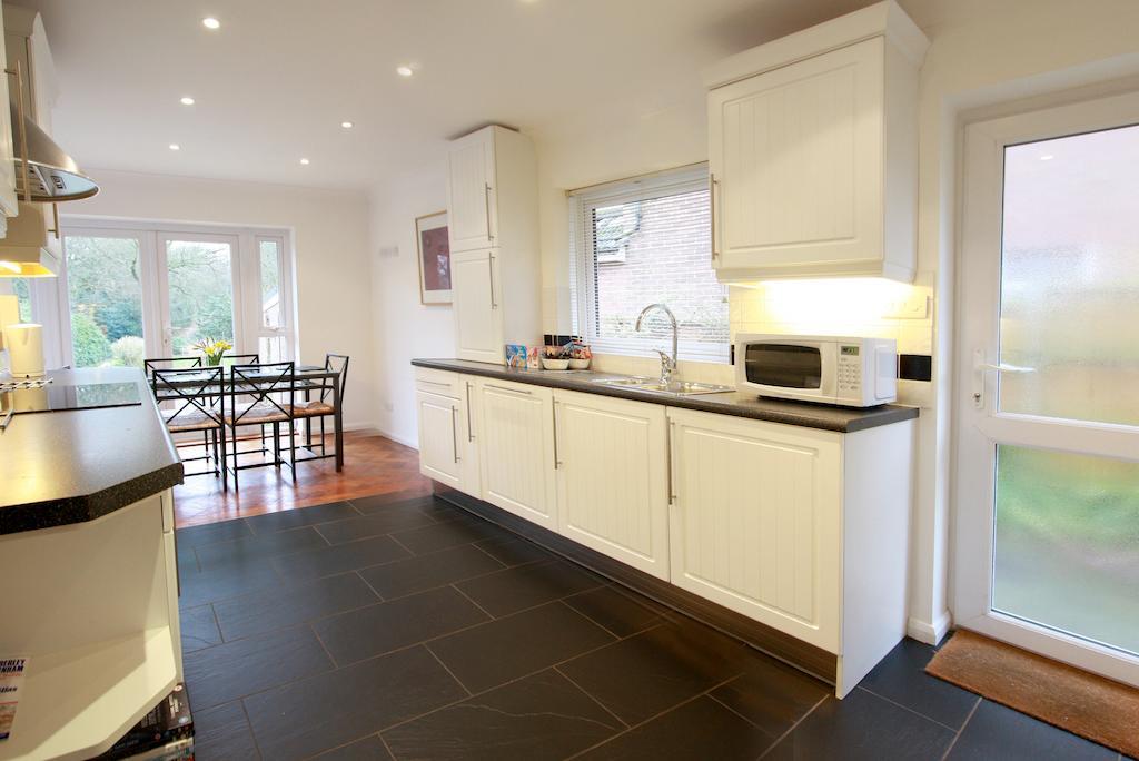 Abacus Bed And Breakfast, Blackwater, Hampshire Camberley Exterior photo