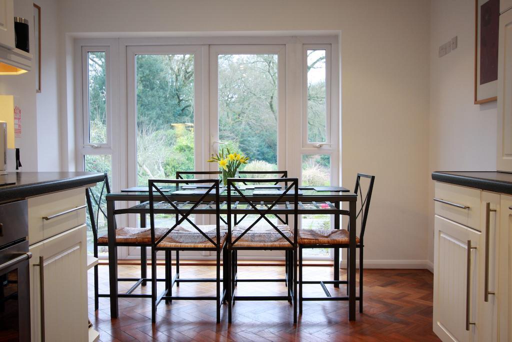Abacus Bed And Breakfast, Blackwater, Hampshire Camberley Exterior photo