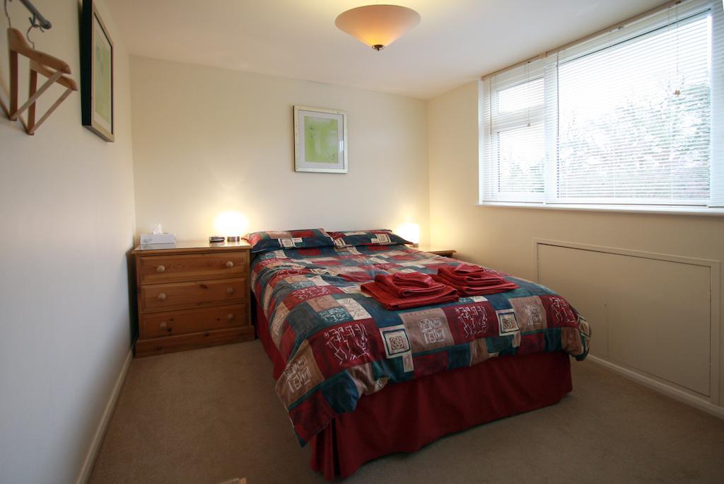 Abacus Bed And Breakfast, Blackwater, Hampshire Camberley Room photo