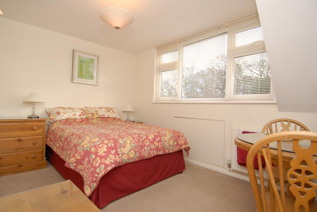 Abacus Bed And Breakfast, Blackwater, Hampshire Camberley Room photo